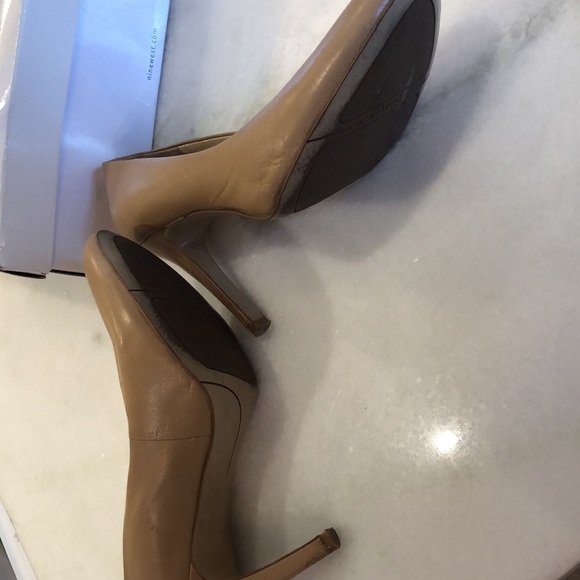 Ladies Nine West size 7.5 nude heel - Picture 4 of 5